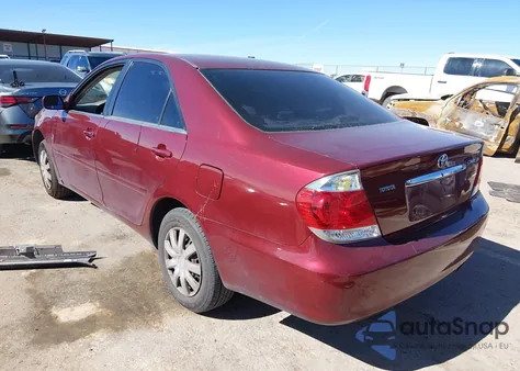 2005 Toyota Camry Le z USA, uszkodzony, nr VIN 4T1BE32K55U004311